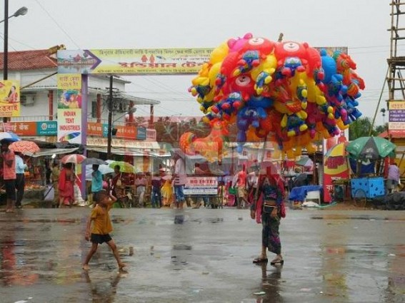 Business low at Kharchi due to continuous rain Business low at Kharchi due to continuous rain